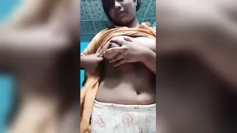 Young Desi Girl Flashing Her Big Natural Tits On Live Camera