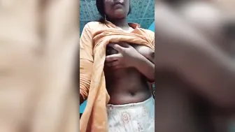 Young Desi Girl Flashing Her Big Natural Tits On Live Camera