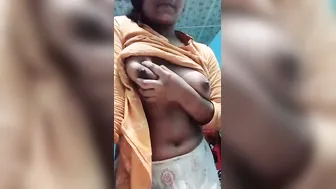 Young Desi Girl Flashing Her Big Natural Tits On Live Camera