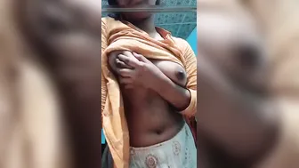 Young Desi Girl Flashing Her Big Natural Tits On Live Camera