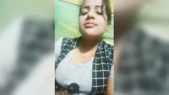 Bhabhi Spreading Pussy Lips With Dirty Talk Expressions