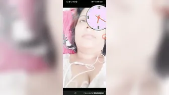 Bhabhi Spreading Her Pussy Wide During Naughty Video Call