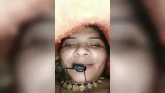 Thick Bhabhi Flaunting Her Curves On Private Video Call Session