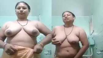 Tamil Aunty Fingering Her Wet Hairy Pussy Alone In Her Bedroom