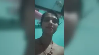 Village Bhabhi Making Naughty Video For Lover Showing Body Off