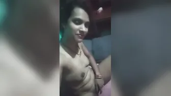 Village Bhabhi Making Naughty Video For Lover Showing Body Off