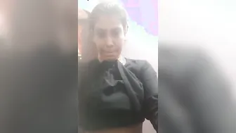 Busty Desi Babe Spreading Pussy Wide Open On Live Cam Show