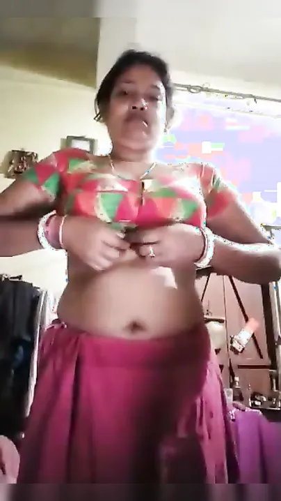 Bengali Wife Doing Saree Strip Showing Naked Body On Video