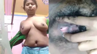 Lonely Housewife Spreading Her Pussy On Cam Begging For Cock