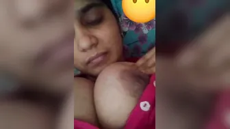 Busty Indian Babe Bouncing Her Big Natural Melons On Call