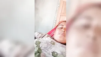 Chubby Bhabhi From Village Spreading Her Mature Pussy On Cam