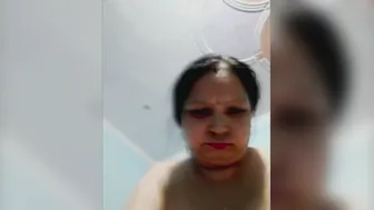 Mature Bhabhi Proudly Displaying Her Huge Heavy Knockers