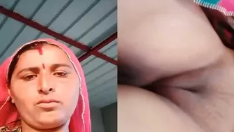 Village Wife Spreading Her Thick Meaty Pussy Lips On Webcam