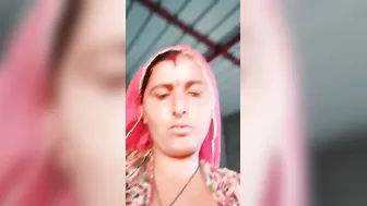 Village Wife Spreading Her Thick Meaty Pussy Lips On Webcam