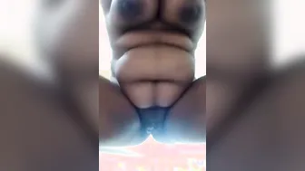Curvy Mallu Wife Flaunting Her Meaty Pussy Lips On Camera Show
