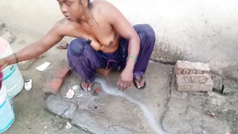 Village Bhabhi Bathing Topless Caught On Hidden Camera
