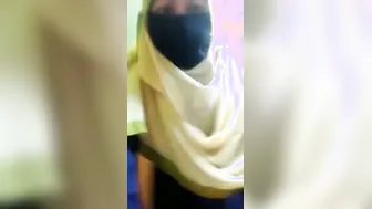 Married Bhabhi Filming Herself Naked Under Her Traditional Dress