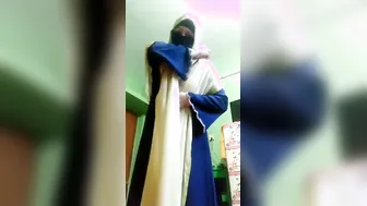 Married Bhabhi Filming Herself Naked Under Her Traditional Dress