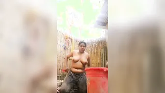 Bathing Outdoors My Village Gf Cleaning Her Wet Pussy For Me