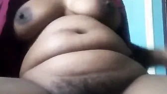 Lonely Housewife Fucking Her Pussy With Veggie On Hidden Cam