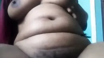 Lonely Housewife Fucking Her Pussy With Veggie On Hidden Cam