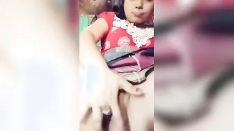 Young Babe Fingering Her Smooth Shaved Pussy On Webcam