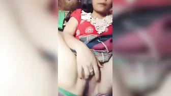 Young Babe Fingering Her Smooth Shaved Pussy On Webcam