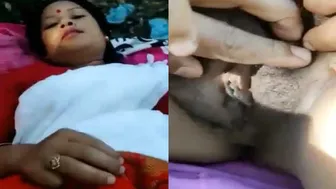 Village Wife Getting Her Pussy Filmed By Lover In The Woods