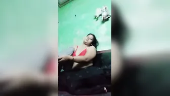Fatty GF Spreading Her Legs Showing Pussy For Me