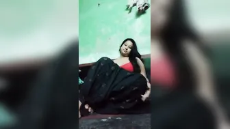 Fatty GF Spreading Her Legs Showing Pussy For Me