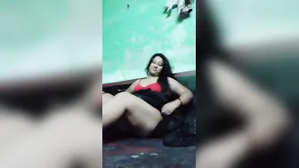 Fatty GF Spreading Her Legs Showing Pussy For Me