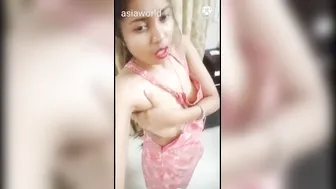 Married Bhabhi Flashing Her Huge Natural Boobs On Webcam Show