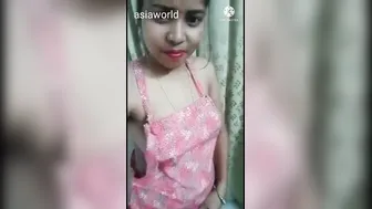 Married Bhabhi Flashing Her Huge Natural Boobs On Webcam Show