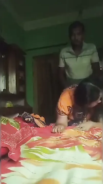 Mature Housewife Sneaking Next Door For Quick Afternoon Sex