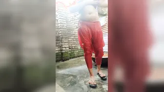 Curvy Village Girl Bathing Completely Naked In Backyard Alone