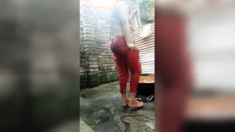 Curvy Village Girl Bathing Completely Naked In Backyard Alone