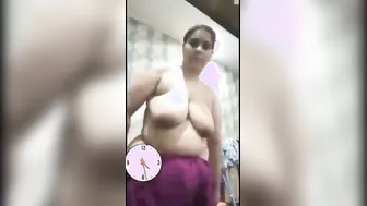 Thick Pakistani Wife Revealing Her Entire Body For The Camera