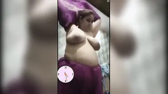 Thick Pakistani Wife Revealing Her Entire Body For The Camera
