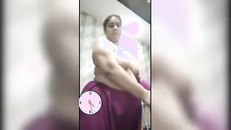 Thick Pakistani Wife Revealing Her Entire Body For The Camera