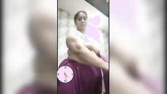 Thick Pakistani Wife Revealing Her Entire Body For The Camera