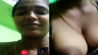 South Indian Wife Flashing Her Boobs To Lover On Video Call