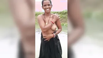 Naughty Guy Secretly Filming Bhabhi Topless During Her Bath Time