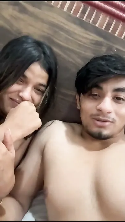 Shy Gf Showing Her Boobs During Romantic Mms That Went Viral