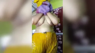 Wet Bhabhi Coming Out Of The Shower Naked Showing Everything