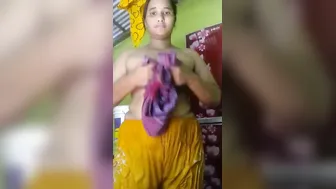 Wet Bhabhi Coming Out Of The Shower Naked Showing Everything
