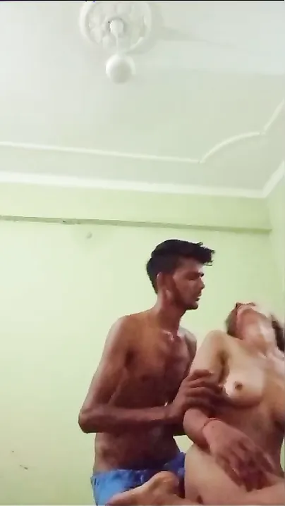 Lovers Getting Wild In Doggystyle Position Homemade Clip