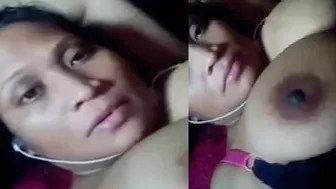 Unsatisfied Bhabhi Exposing Her Huge Boobs For Attention Now