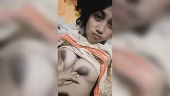 College Babe Flashing Her Perky Boobs In Viral Leaked Video