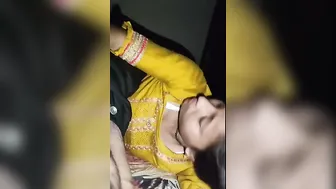 Married Woman Giving Sloppy Blowjob Showing Her Cleavage