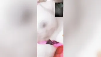 Beautiful College Babe Fingering Her Pussy In Leaked Footage